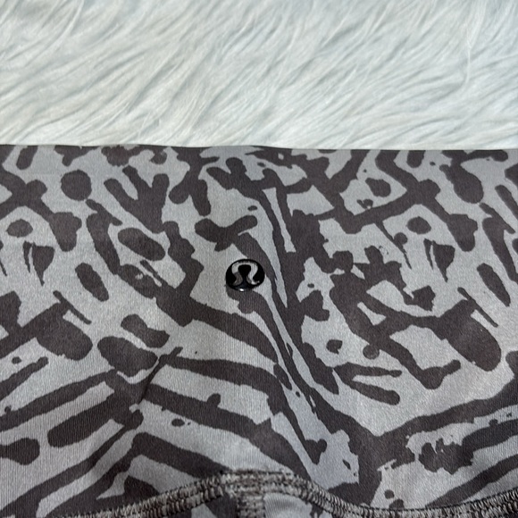 Lululemon Hot To Street Biggie Brushed Animal Coal Black Leggings sz 8 - Picture 10 of 11